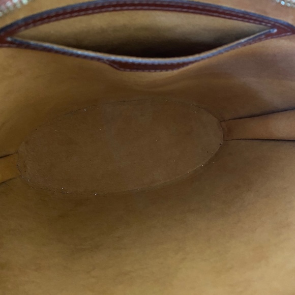 Authentic Louis Vuitton Epi shoulder bag - Picture 10 of 11